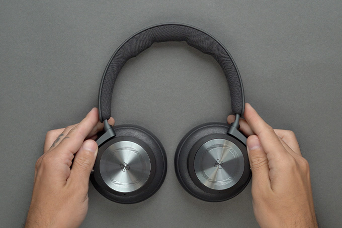 Bang and Olufsen Beoplay HX 1