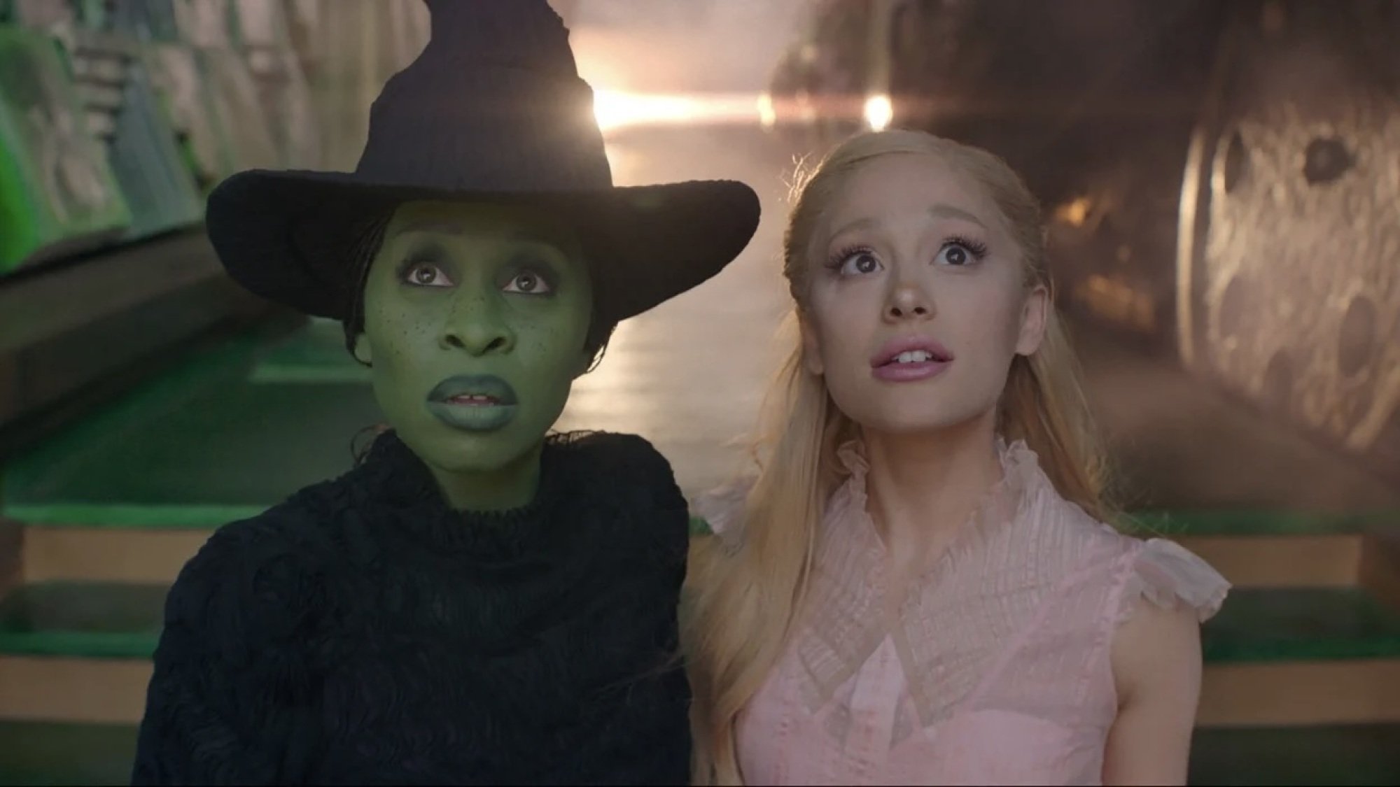 Cynthia Erivo và Ariana Grande trong