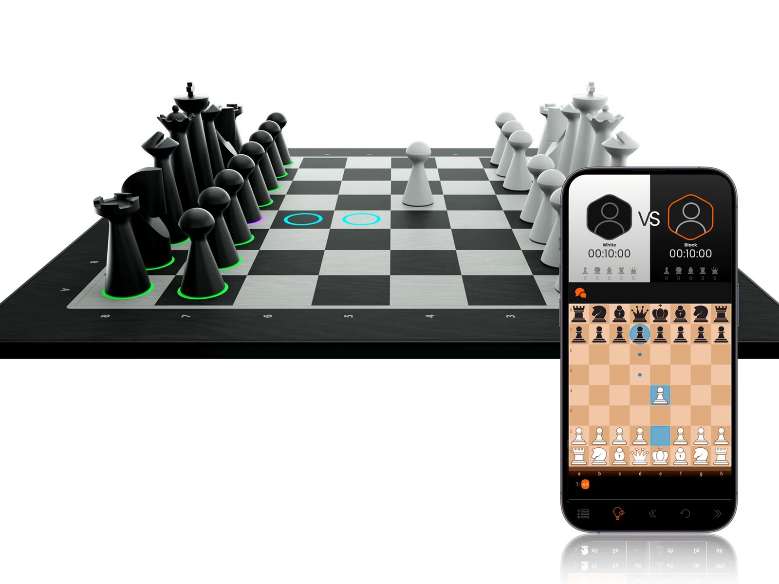 GoChess Mini một bàn cờ kỹ thuật số với các quân cờ vật lý và điện thoại di động hiển thị ứng dụng