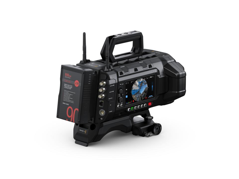 Máy quay Blackmagic URSA Cine Immersive nhìn từ phía sau.