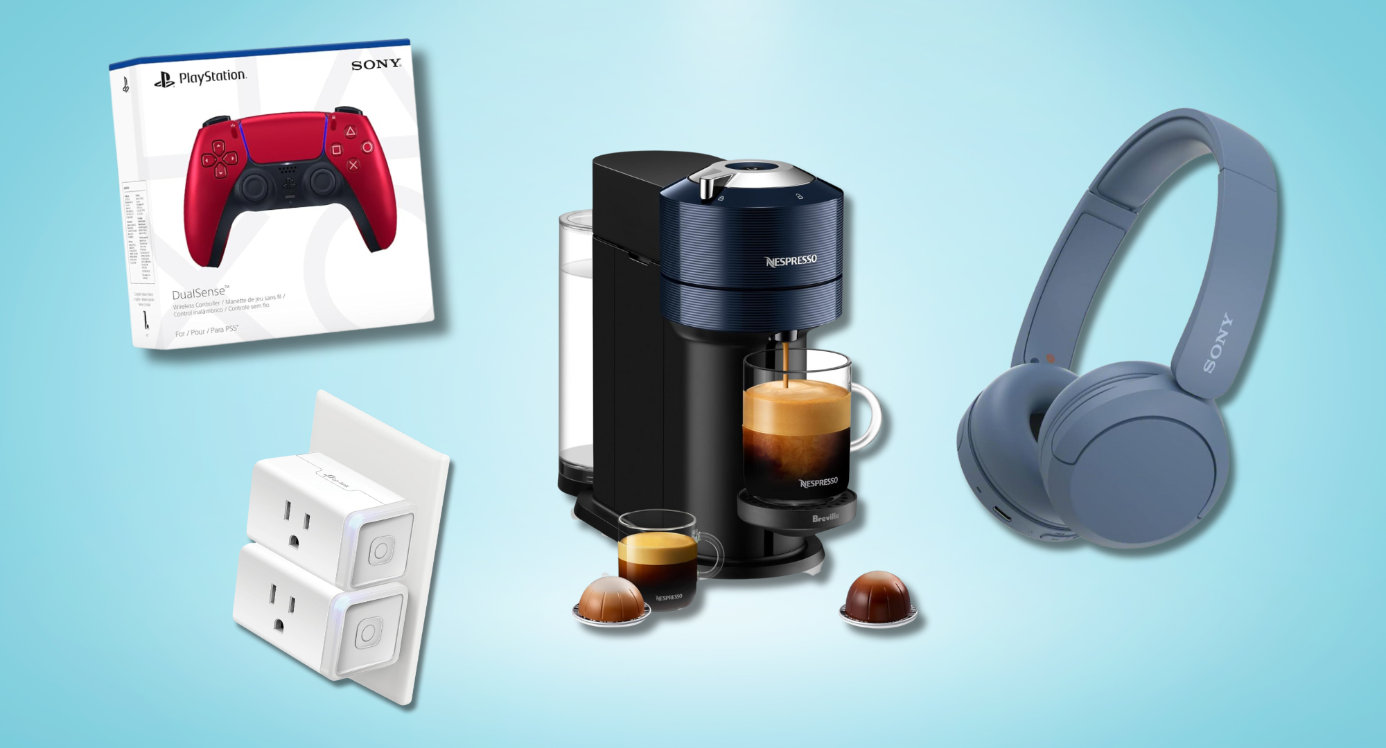 Bộ điều khiển PlayStation 5 màu đỏ, máy pha cà phê Nespresso Vertuo có vỏ, một cặp tai nghe không dây màu xanh lam và phích cắm thông minh màu trắng trên nền xanh nhạt.