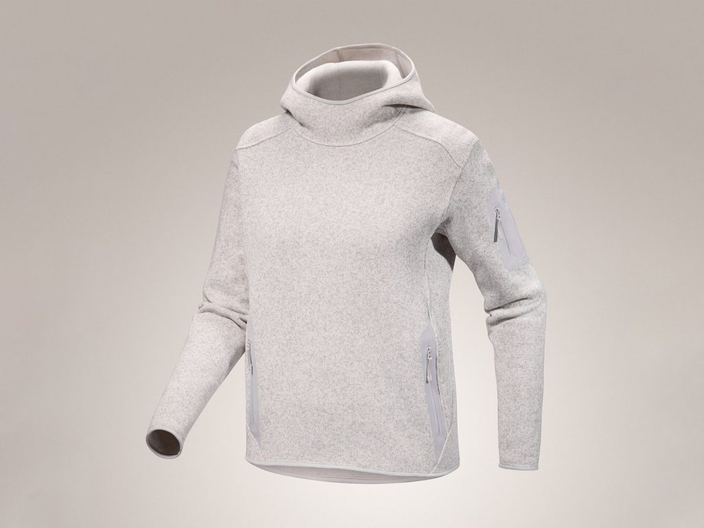 Áo hoodie màu xám với tay áo dài