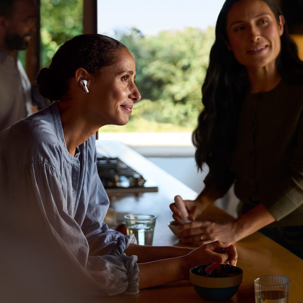 Apple Airpods Pro 2 hiện hoạt động như máy trợ thính ở Anh